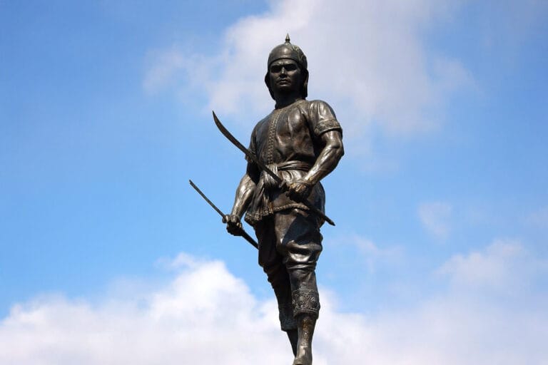 รูปเหมือน พระยาพิชัยดาบหัก อนุสาวรีย์