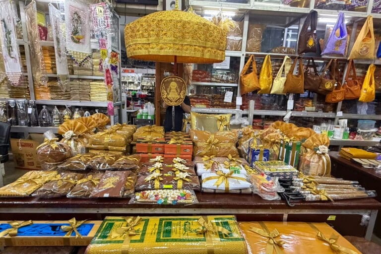 ตัวอย่างชุดเครื่องกฐิน แบบที่ 5